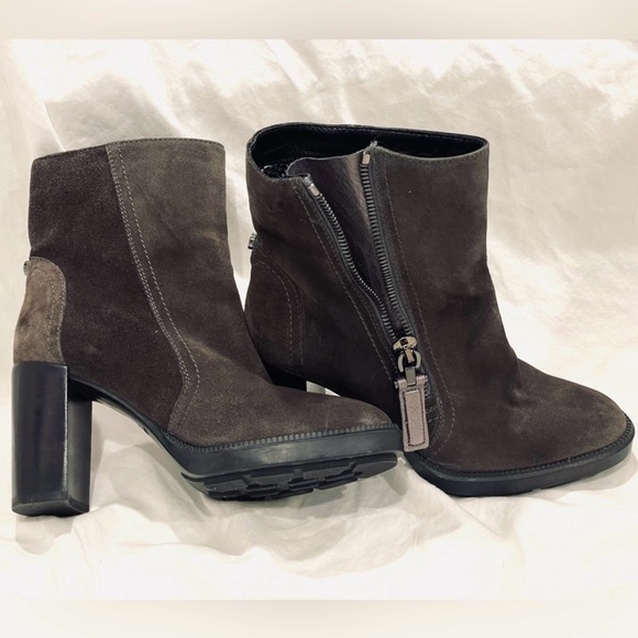 Aquatalia “Ilenia” Dark Grey Heeled Boots with Side Zipper. Metallic Accents. - Picture 8 of 13